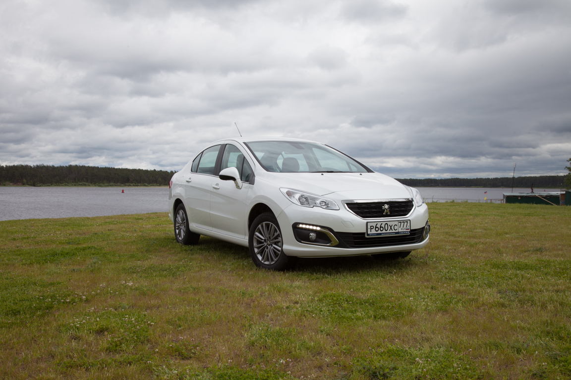 PEUGEOT 408