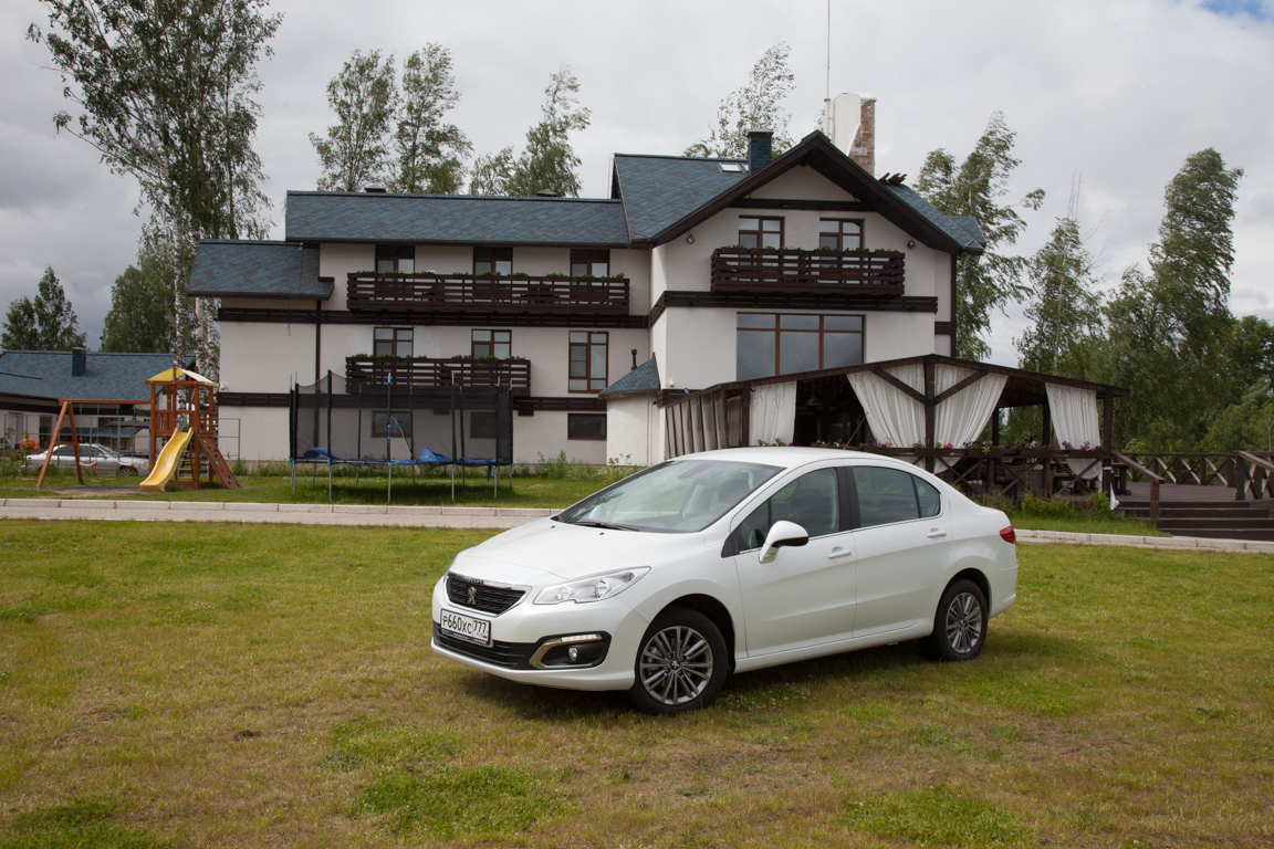 PEUGEOT 408