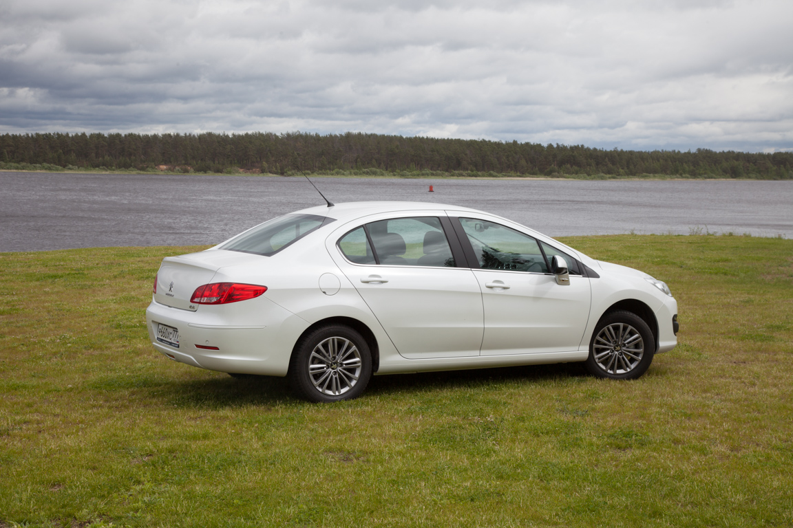 PEUGEOT 408