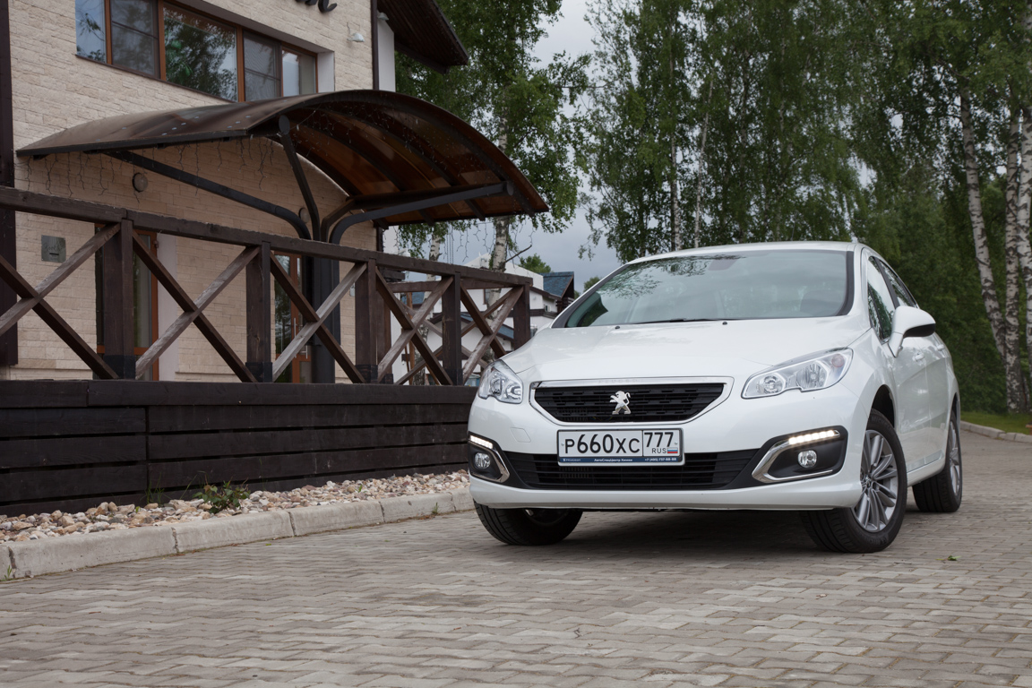 PEUGEOT 408