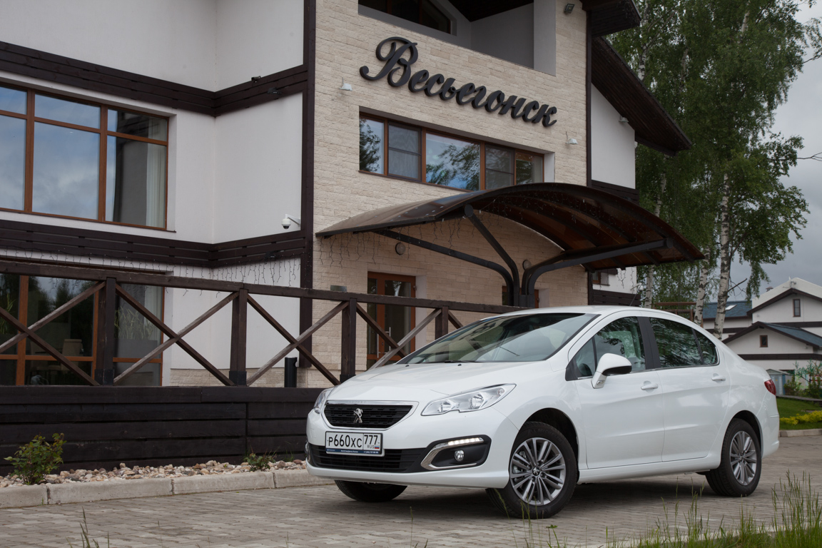 PEUGEOT 408