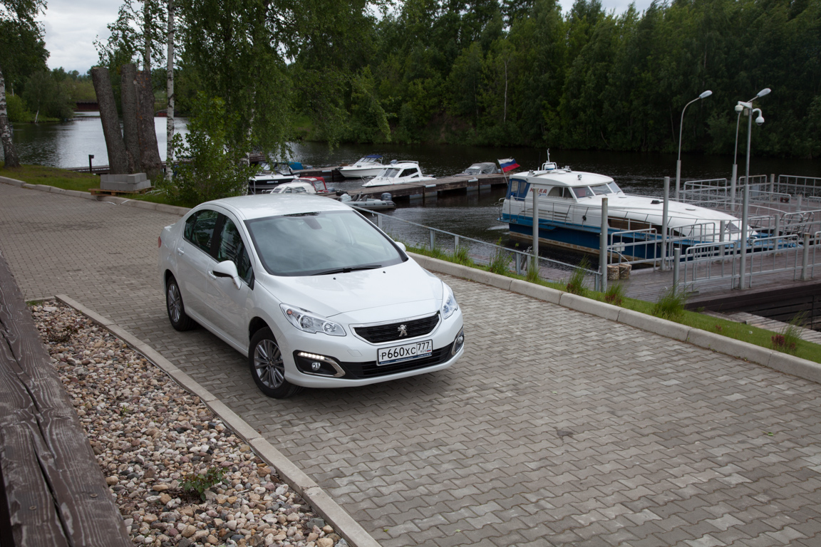 PEUGEOT 408