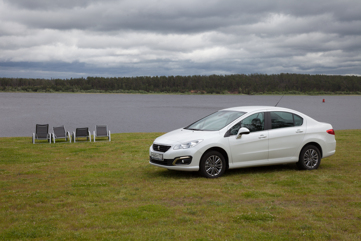 PEUGEOT 408