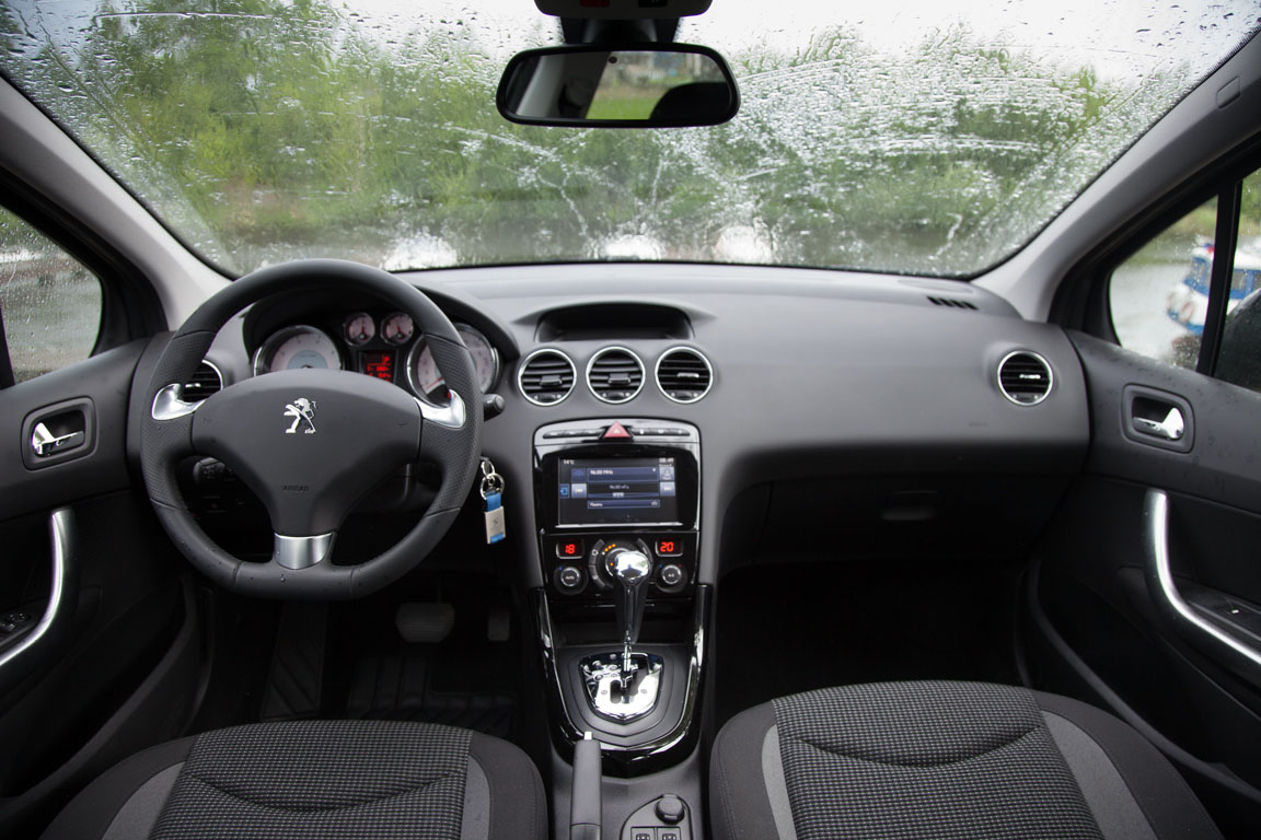 PEUGEOT 408
