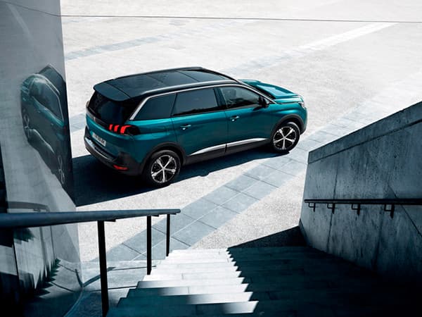 PEUGEOT 5008